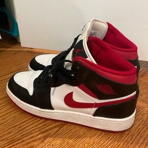 Jordan 1 Mid